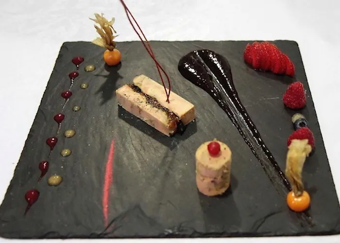 Le Logis - Lescapade-medievale アパート